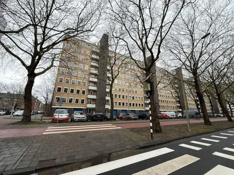Woning aan de Van Nijenrodeweg te Amsterdam