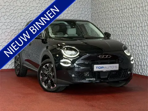 Fiat 600 1.2 HYBRID LA PRIMA CAMERA CARPLAY ADAP.CRUISE STOELVERW. ELEK.KLEP LEER MASSAGE ELEK.STOEL