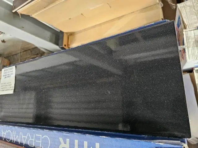 1,2 m² wandtegel zwart 20x60 cm. €5 p/m². Elke zondag open