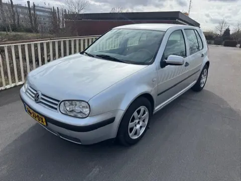 Volkswagen Golf 1.6-16V (bj 2002)