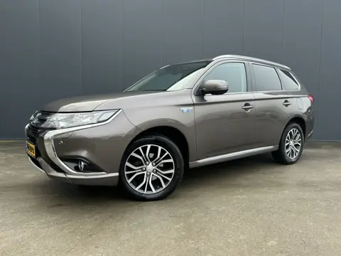 Mitsubishi Outlander 2.0 PHEV instyle LEER TREKHAAK CRUISE NAVI ECC