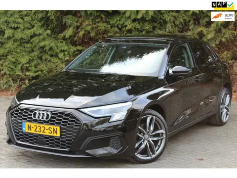 Audi A3 Sportback 30 TFSI Advanced edition 110PK Automaat | Panoramadak | Apple/Android Carplay | St