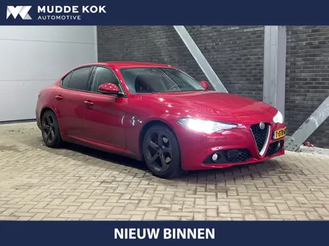 Alfa Romeo Giulia 2.0T Super | Trekhaak | Camera | Leder | Keyless | Getint Glas | 18 Inch