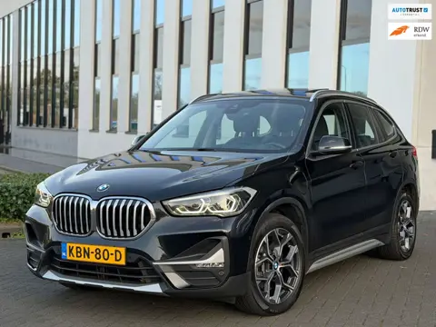 BMW X1 XDrive25e AUTOMAAT High Executive Sport line,panoramadak, achteruitrijcamera,1/2 lederen spor