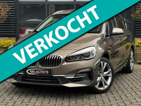 BMW 2-serie Active Tourer 218i High Executive | Trekhaak | Panoramadak | Navigatie | Cruise Control 