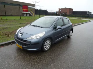 Peugeot 207 1.4-16V XR