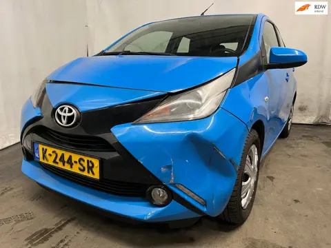 Toyota Aygo 1.0 VVT-i x-play - BPM - Frontschade - Koppeling niet 100%