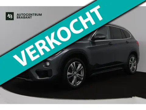 BMW X1 SDrive18i High Executive (PANORAMADAK, TREKHAAK AFNEEMBAAR, STOELVERWARMING, PARKEERSENSOREN,