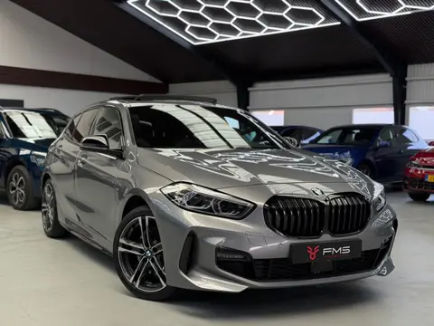 BMW 1-serie 118i M-Pakket CarPlay Panorama