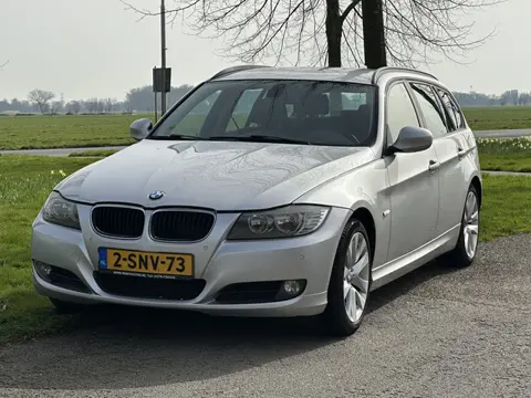 BMW 3 Serie Touring 320d Luxury Line rijdt perfect * automaat