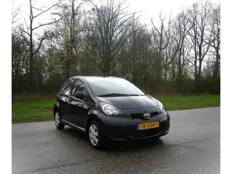 Toyota Aygo 1.0-12V Access . 5 Deurs . Audio . enz