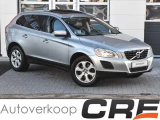 Volvo XC60 3.2 AWD Momentum automaat / zwart leer / panoramadak / trekhaak / cruise control / 4 elek
