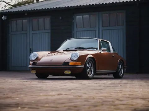 PORSCHE 911 2.4 T Oiklappe Targa Sepia brown 