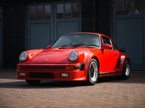 PORSCHE 930 Turbo