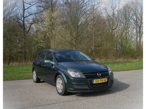 Opel Astra 1.6 Enjoy . 5 Deurs . Airco . Trekhaak . enz