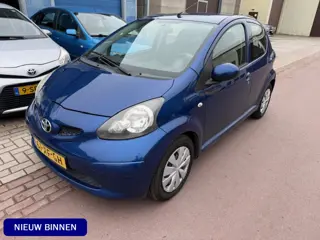 Toyota Aygo 1.0-12V + 5-deurs APK 18-02-2027 Elek. Ramen Fijne auto met NAP en alle boekjes.