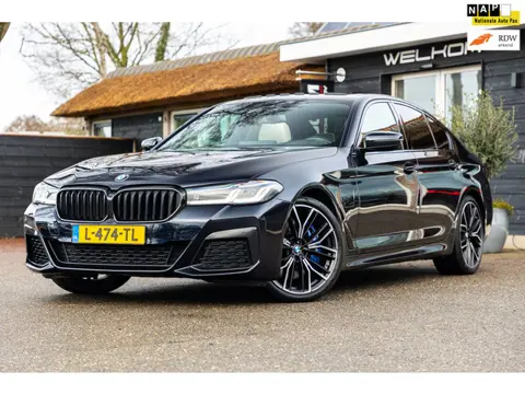 BMW 5-serie 545e xDrive Business Edition Plus 94% I Schuifdak I H&K I Laser I M -sport I carbon I