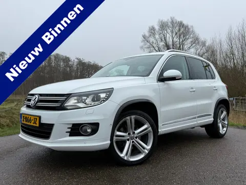 Volkswagen Tiguan 2.0 TSI R-Line 4Motion Automaat | Panoramadak | 19" Velgen | Velours | Navi | Clim