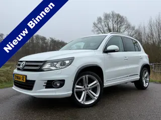 Volkswagen Tiguan 2.0 TSI R-Line 4Motion Automaat | Panoramadak | 19" Velgen | Velours | Navi | Clim