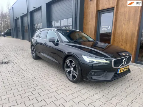 Volvo V60 2.0 T5 Momentum l panorama l camera l apple carplay