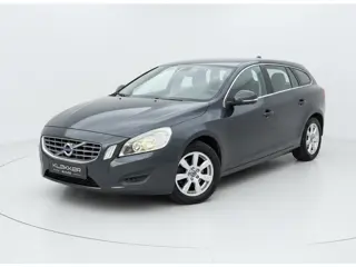 Volvo V60 2.0 D3 Momentum Schuifdak|Leder|Navi|Dealer onderhouden