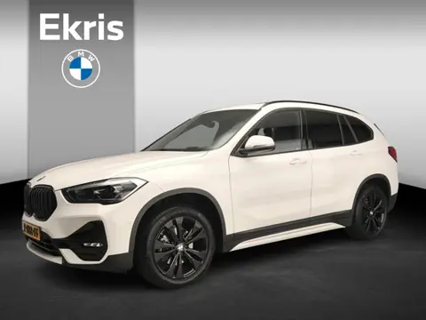 BMW X1 sDrive18i | LED | HUD | Panoramadak | Trekhaak | Sportstoelen | Elektr. zetels | DAB | Hifi s