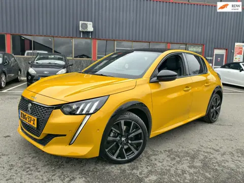 Peugeot 208 1.2 PureTech GT // AUTOMAAT / KEYLESS / VIRTUEEL / CAMERA / LED / CARPLAY / SFEERVERL. /