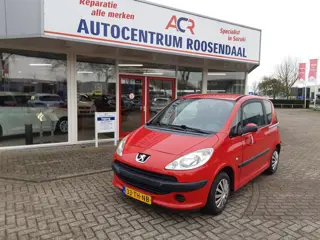 Peugeot 1007 1.4 Sesam Urban, apk tot 27-03-2027, 4 nieuwe all season banden ,trekhaak 107