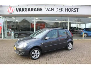 Ford Fiesta 1.4-16V-80pk Futura XL. Goed onderhouden en nette wagen ! Airco, metallic lak, LM wielen