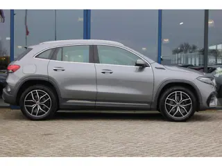 Mercedes-Benz EQA 250 AMG LINE 67 kWh PANORAMADAK MEMORY BURMESTER HEAD-UP DISTRONIC 360-CAMERA