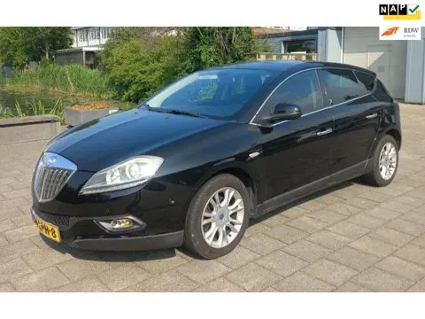 Lancia Delta 1.4-nieuwe apk,airco, navigatie, cruise Controle, aluminium velgen