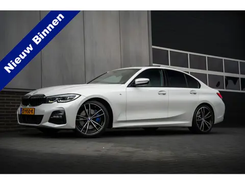 BMW 3-serie 330i 259 pk High Executive Edition M-Sportpakket / NL-Auto/ Schuif-Dak/ Leder/ Sport-Sto