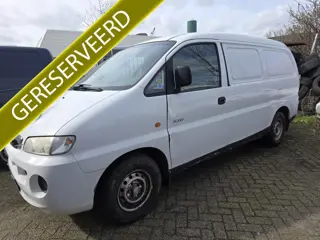 Hyundai H200 2.5 TCI lang DC KM. 158000 Marge 3-zits bank
