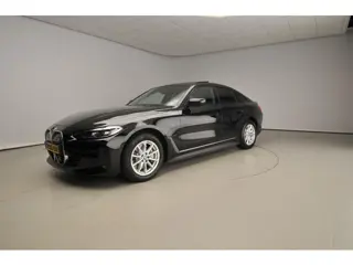 BMW i4 Gran Coupé eDrive35 | LED | Navigatie | Trekhaak | Schuifdak | Sportstoelen | Stoelverwarming