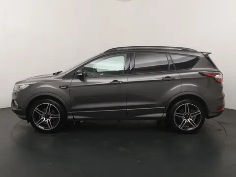 Ford Kuga 1.5 EcoBoost 150 pk ST Line | Trekhaak | Camera | 19" | 4 seiz. banden | Navi | Clima | Cr