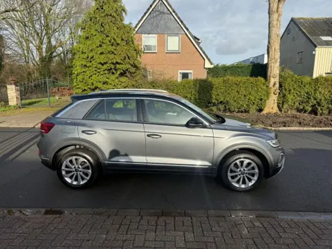 VOLKSWAGEN T-ROC 1.5 TSI Live*apple Carplay/Android*navigatie*stoelverwarming*automaat*