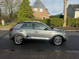 VOLKSWAGEN T-ROC 1.5 TSI Live*apple Carplay/Android*navigatie*stoelverwarming*automaat*