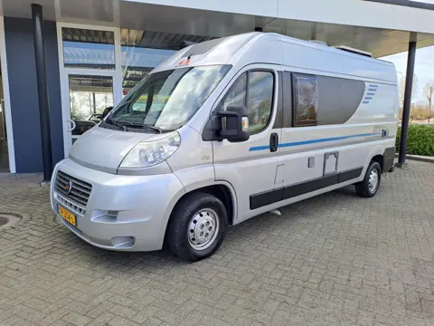Adria TWIN SL V9 LENGTEBEDDEN/AIRCO/ZONNEPANEEL/NIEUWSTAAT