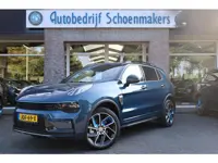 Lynk & Co 01 1.5 261PK! 6.6 Kwh LADEN! MY23 ZWARTE-HEMEL 360-CAMERA PANO/SCHUIF INFINITY ZWARTE-HEME