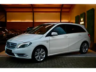 Mercedes-Benz B-klasse 180 Ambition - Achteruitrijcamera - Xenon - Trekhaak - Ambiance Verlichting -