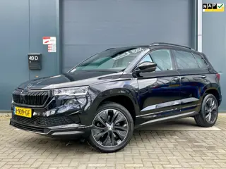 Skoda Karoq 1.5 TSI ACT Sportline Business AUTOMAAT NAP CARPLAY KEYLESS DIGITALDASH CAMERA NAVI BLUE