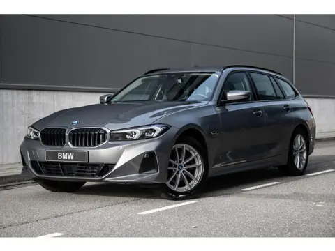 BMW 3-serie Touring 330e xDrive | Facelift | Driving Assistant | ACC | Elek. Trekhaak | Sportstoelen