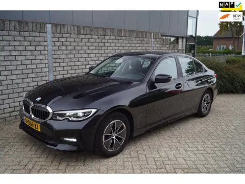 BMW 3-serie 320i Business Edition Autom Navi Clima Apple Carplay LED Koplampen Cruise 2X PDC LMV Tre