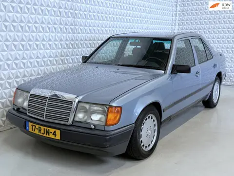 Mercedes-Benz 200-500 (W124) 300 E Automaat Schuifdak Airco Leer Radio/cd