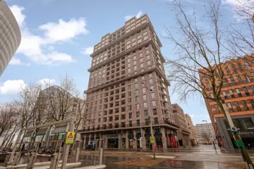 Woning aan de Gustav Mahlerlaan te Amsterdam