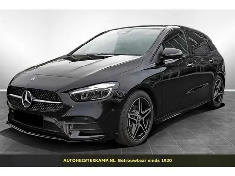 Mercedes-Benz B-Klasse 200 AMG Line LED Navi Camera Night Pakket Sportstoelen Stoelverwarming