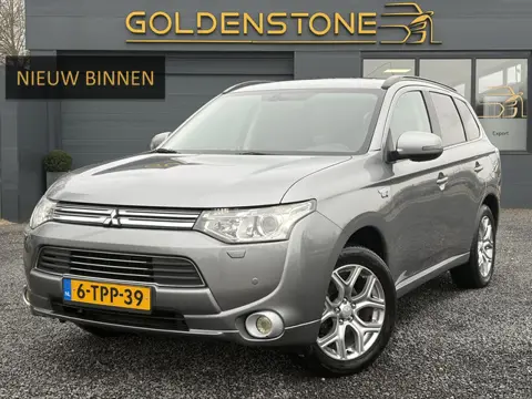 Mitsubishi Outlander 2.0 PHEV instyle 2e Eigenaar,Trekhaak,Navi,Camera,Clima,Cruise,Stoelverwarming,