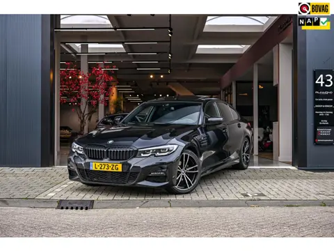 BMW 3-serie 318i Business Edition M-Pakket|Pano|Camera|Carplay|