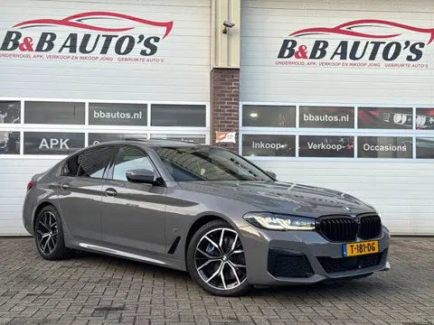 BMW 5-serie 545e xDrive M Sport Schuifdak Leder Headup Sfeer