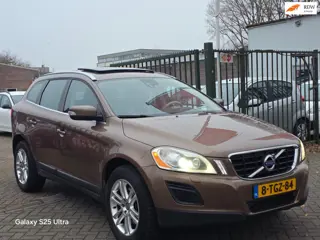 Volvo XC60 2.0T Summum Automaat achteruit camera leerbekeleding stoelverwarming panorama dak trekhaa